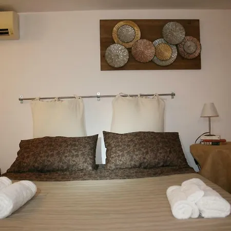 Azzurra Flat Center בארי