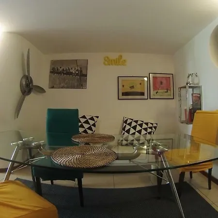 Azzurra Flat Center 아파트 *