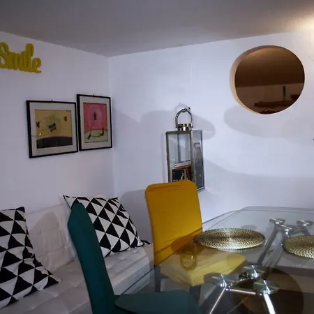 Azzurra Flat Center בארי